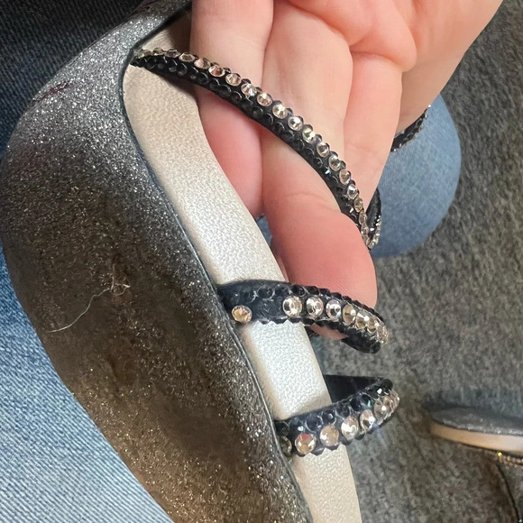 Rene Caovilla
Crystal-Studded Satin T-Strap Sandal, size 37 - Picture 13 of 13